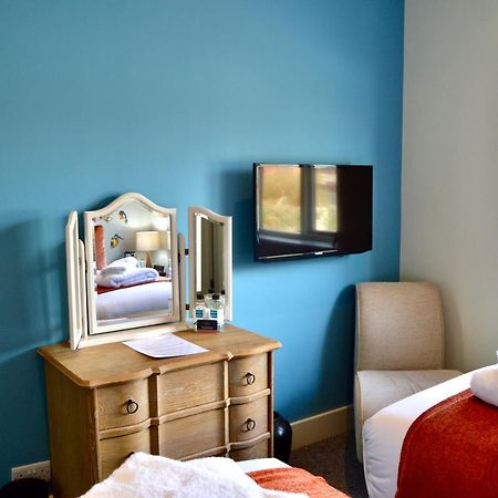 The Nest Hotel & Restaurant Питерсфилд Экстерьер фото
