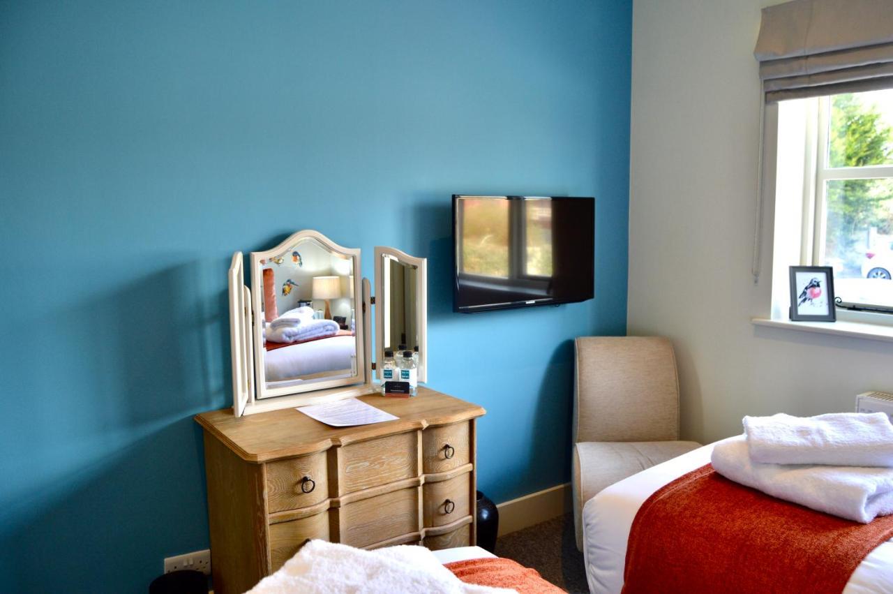 The Nest Hotel & Restaurant Питерсфилд Экстерьер фото