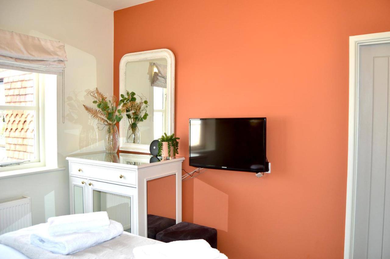 The Nest Hotel & Restaurant Питерсфилд Экстерьер фото