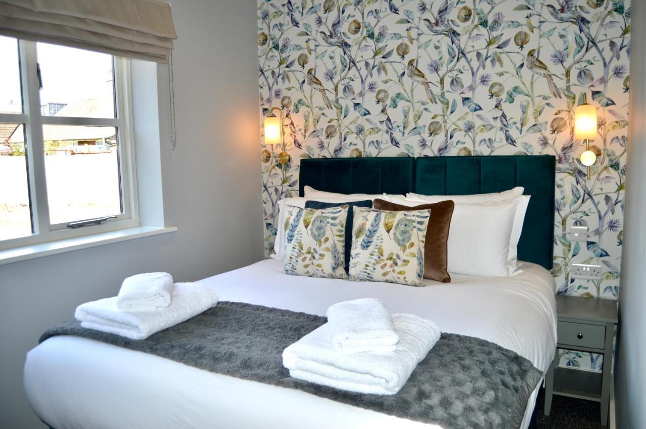 The Nest Hotel & Restaurant Питерсфилд Экстерьер фото