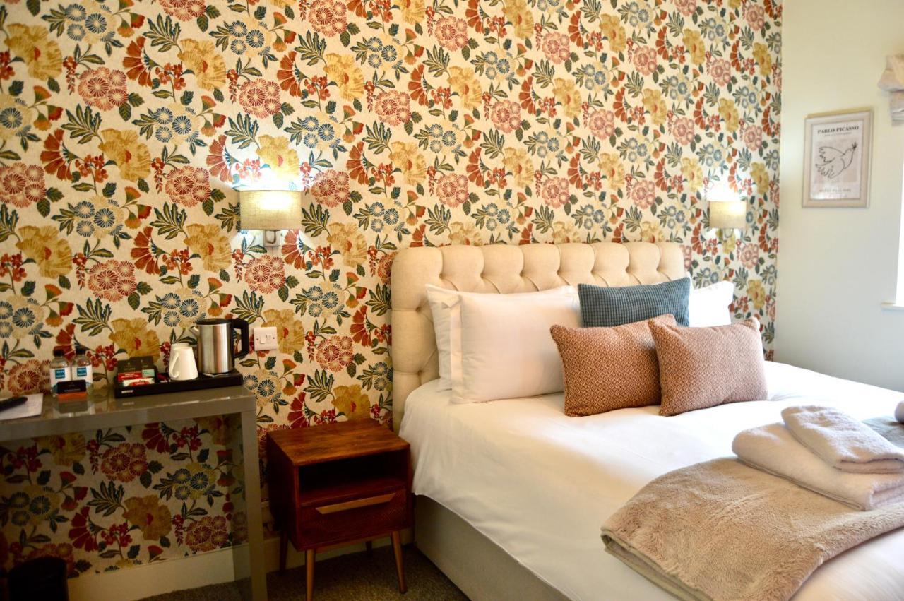 The Nest Hotel & Restaurant Питерсфилд Экстерьер фото