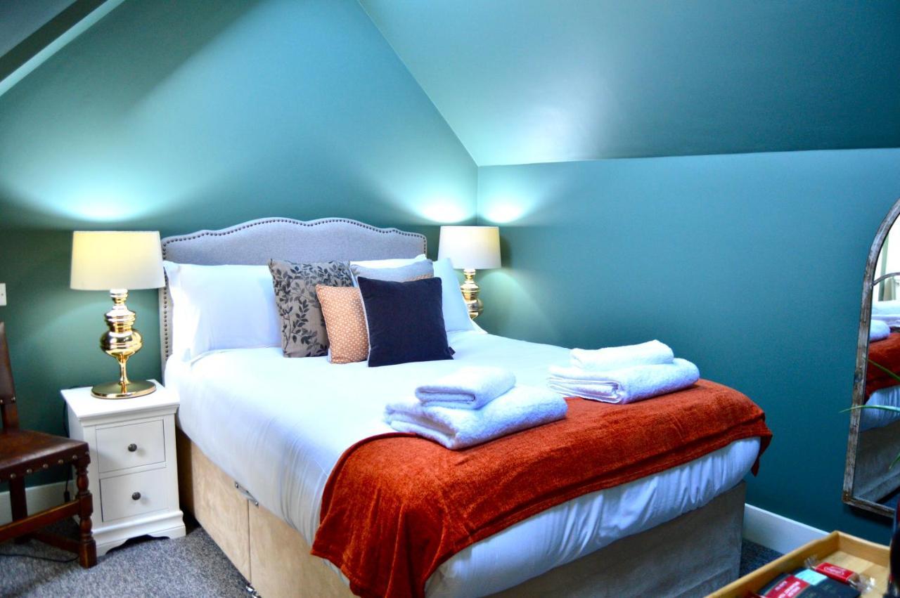 The Nest Hotel & Restaurant Питерсфилд Экстерьер фото